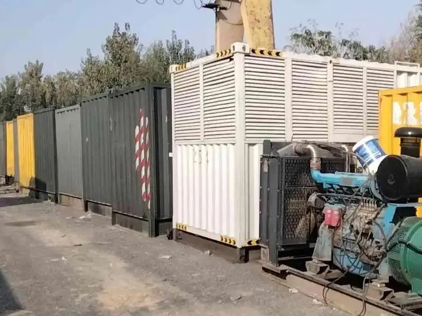 博鳌镇200KW柴油发电机机组每小时油耗是多少？